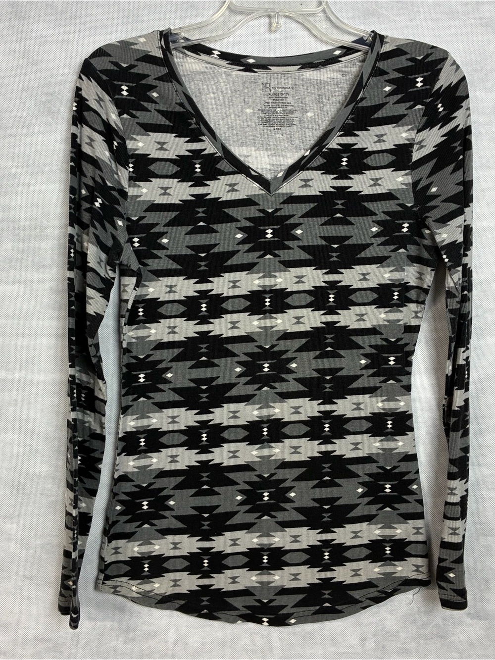 No Boundaries Juniors XL Ribbed Long Sleeve Aztec Print V Neck Top